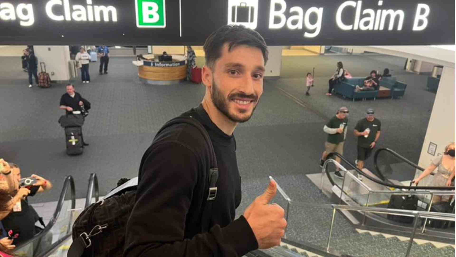 MATIAS VIÑA DESEMBARCA NOS EUA PARA TREINAR COM O FLAMENGO E CONFIRMA ESTAR 100% REABILITADO DA LESÃO